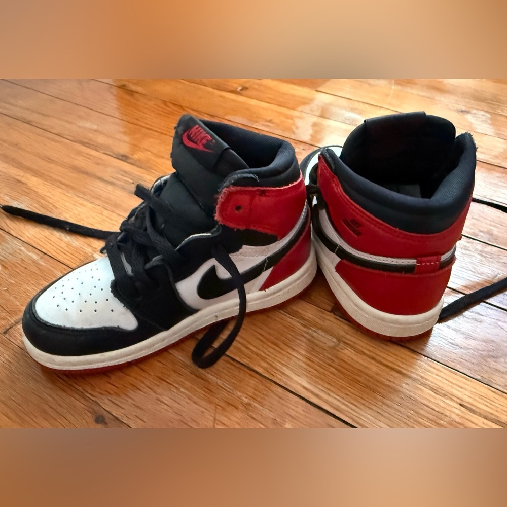 AIR JORDAN RETRO 1 MID SE CASUAL SHOES